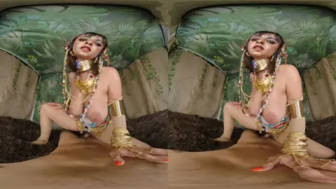 LOVE DEATH ROBOTS JIBARO – Smartphone VR Gold Costume Doggy