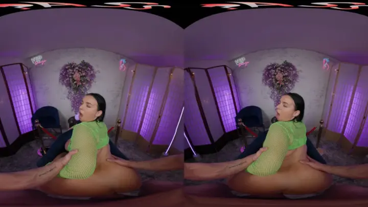 Steamy Encounter – Gear VR Session with Asian Babe