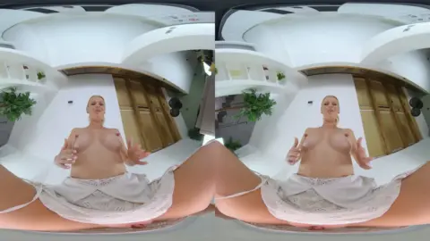 MILF With Lickable Pussy – 5K VR