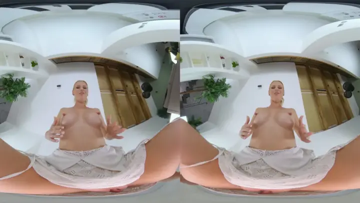 MILF With Lickable Pussy – 5K VR