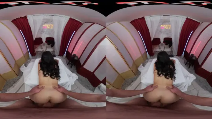 The Grind Finale Cami Strella Smartphone Vr