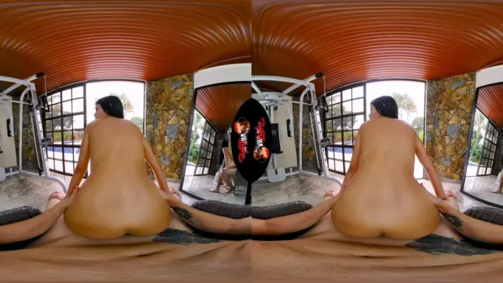 Black chick with full-body tattoos jerking off in sauna