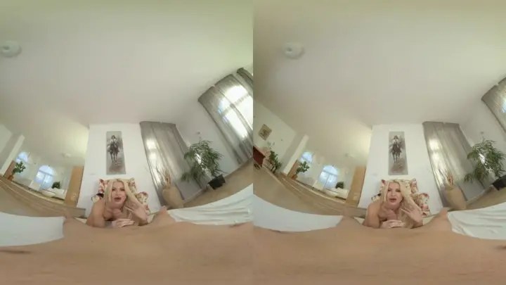 Blonde Slut Looking For A Cock – Smartphone VR
