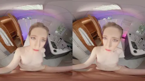 Steam Room BaBoom – Smartphone VR Blowjob & Creampie