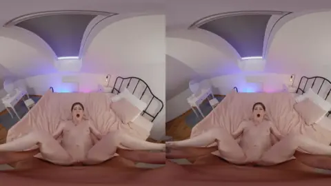Girl with a Pearl Hot Pearl Gear Vr