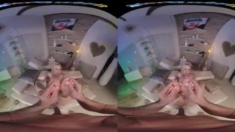 Foot Lover – Smartphone Blowjob & Feet Play