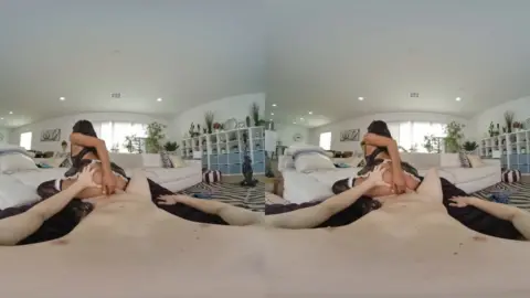 Dancing Latin Housekeeper – Smartphone VR Blowjob