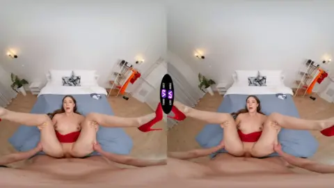 Anasteysha Lee – Talented Lady in Red Smartphone Vr