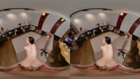 Monika Akai Smartphone Vr